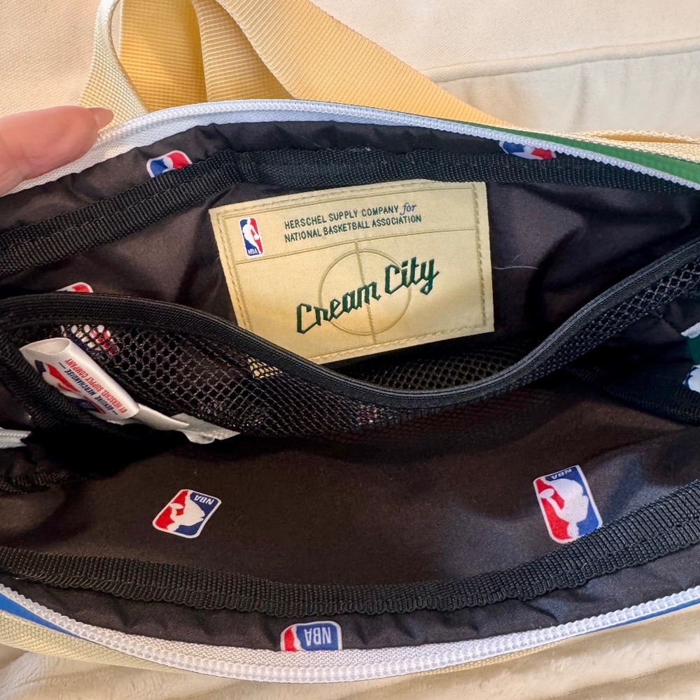 Milwaukee Bucks Herschel Supply Co. 2019/20 City Edition Nineteen Hipsack - Picture 2 of 4